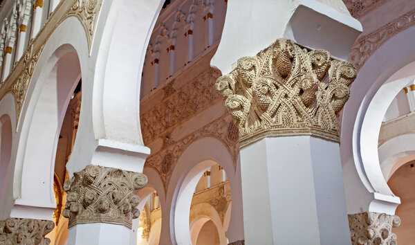 ТОЛЕДО - 8 МАРТА: Мудехар арки из синагоги Санта Мария ла Бланка. дата постройки в конце XII века или начале XIII века 8 марта 2013 года в Толедо, Испания
.