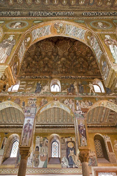 PALERMO - APRIL 8: Mosaic of Cappella Palatina - Palatine Chapel in Norman palace in style of Byzantine architecture from years 1132 - 1170 on April 8, 2013 in Palermo, Italy. — Stock Photo, Image