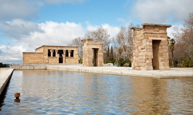 Madrid - debod Tapınağı. 2. yüzyıl m.ö ve Tanrılara adanmış amon ve Isis kalma otantik Mısır Tapınağı.