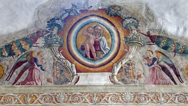 VERONA - 27 GENNAIO: Affresco dall'arco della cappella medicea nella chiesa di San Bernardino il 27 gennaio 2013 a Verona . — Foto Stock