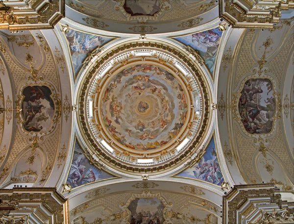 BERGAMO - JANUARY 26: Cupola of Dom on January 26, 2013 in Bergamo, Italy. — Stock Photo, Image