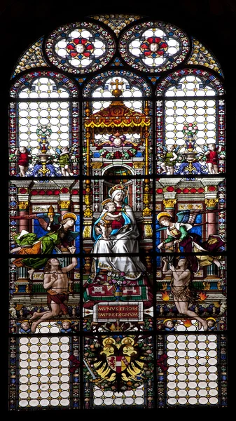 Rome - windowpane van kerk — Stockfoto