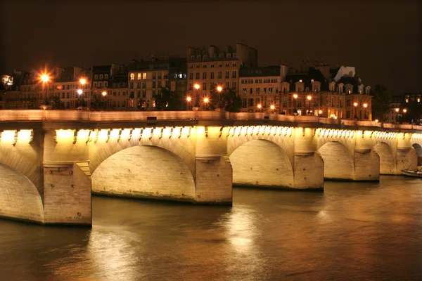 Ponte nuef - nuevo puente en París - noche — Foto de Stock