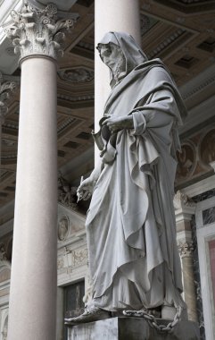 Roma, Mart - 21: St John evangelist heykelin st. paul Bazilikası s atrium içinde ayrıntı. 21 Mart 2012, Roma, İtalya