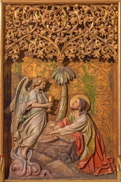 BRATISLAVA, SLOVAKIA - JANUARY 14, 2014: Prayer of Jesus in Gethsemane garden. Carved relief from 19. cent. by Ferdinand Prinoth from St. Ulrich on gothic side altar in st. Martin cathedral. — Stock Photo, Image