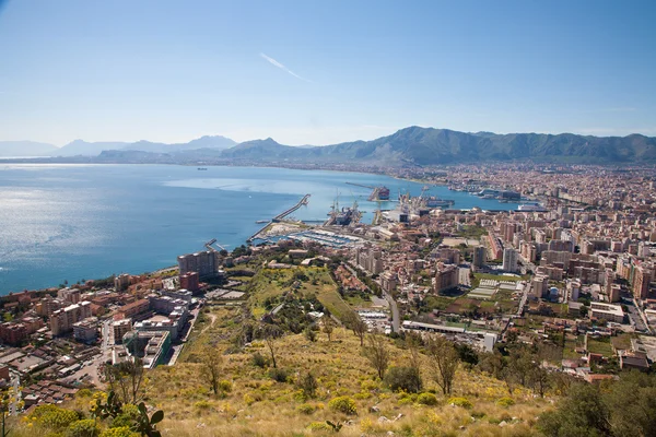 Palermo - outlook over city, coast and harbor form Mount Pelegrino — Stock Photo, Image