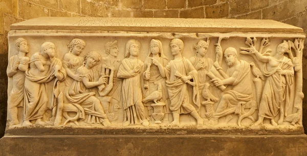 PALERMO - APRIL 8: Relief from one of the middle age tombs under cathedral on April 8, 2013 in Palermo, Italy. — Stock Photo, Image