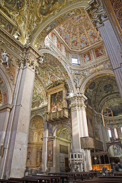 BERGAMO - 26 DE ENERO: nave principal de la catedral de Santa Maria Maggiore el 26 de enero de 2013 en Bérgamo, Italia . — Foto de Stock