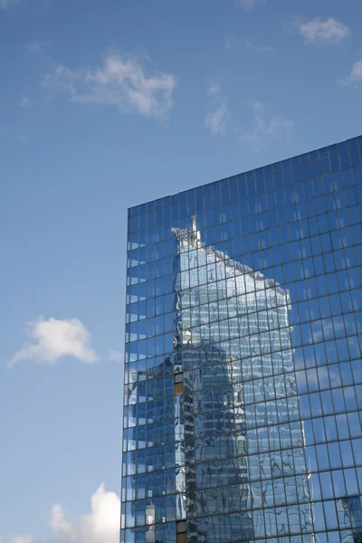 Paris - modern glass facade - mirror — Stock Photo, Image