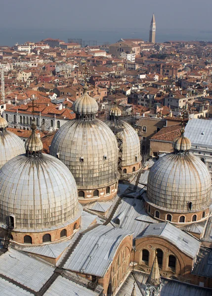 Venetië - koepels van st. mark kathedraal — Stockfoto