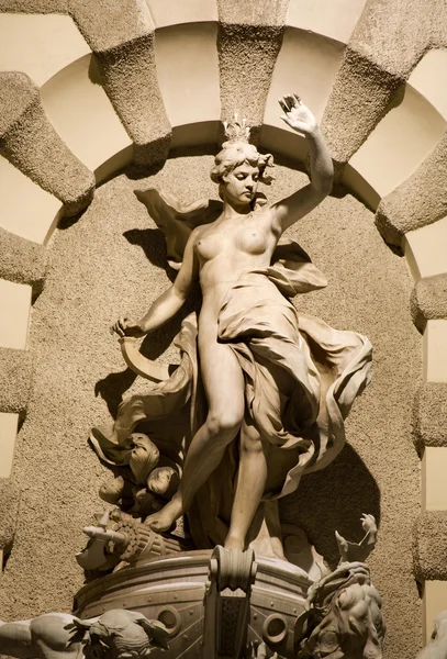 Wien - staty från fontänen på utfärda utegångsförbud för michaels — Stockfoto