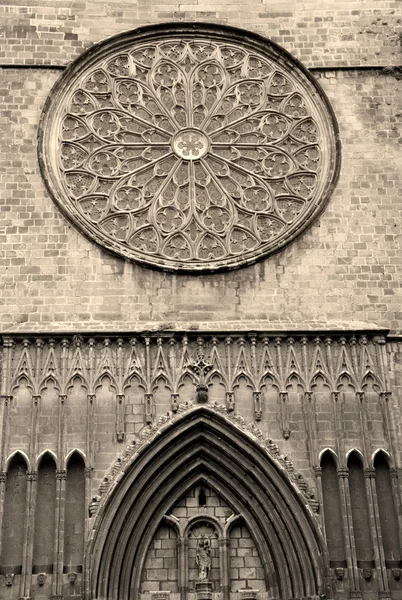 Barcelona - fassade der gotischen kirche santa maria del pi — Stockfoto