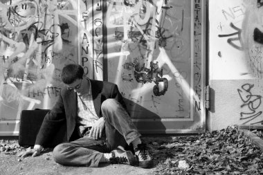 alkol ve adam sokakta