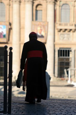 Roma - st. peters Bazilikası için Monsenyör silhouetts