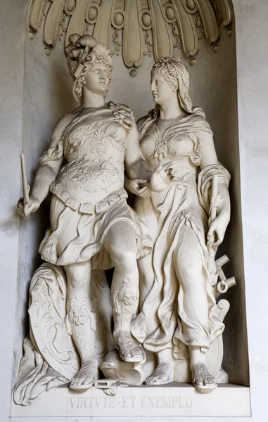 Wenen - standbeelden van deugden van michaels gate — Stockfoto