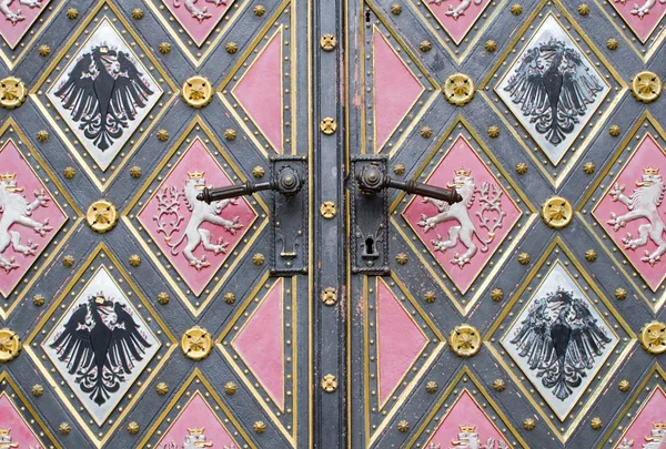 Puerta de la catedral gótica en vysehrad en prague —  Fotos de Stock