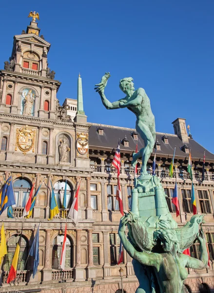 Antwerp - Town hall and Brabo fountain in morning light — Stock Photo, Image