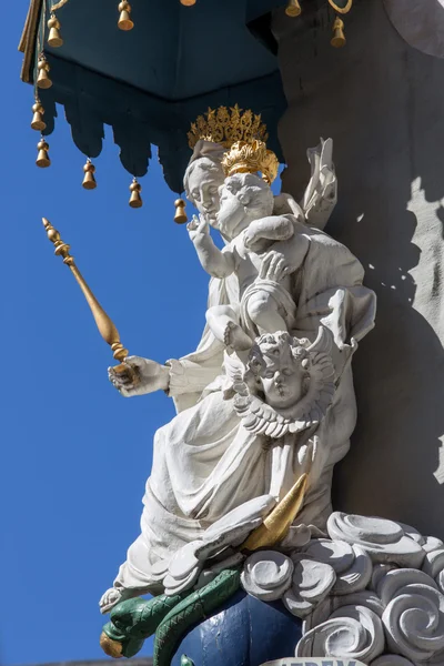 Amberes - Madonna barroca de fachada de la casa — Foto de Stock