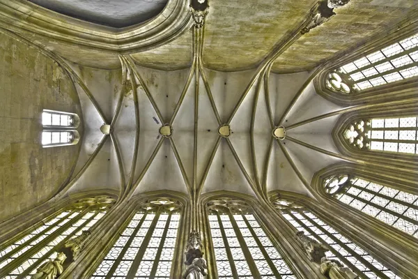 BRATISLAVA, SLOVAKIA - FEBRUARY 5, 2014: Gothic ceiling from St. John the Evangelist chapel beside of Franciscan church. — Stock Photo, Image
