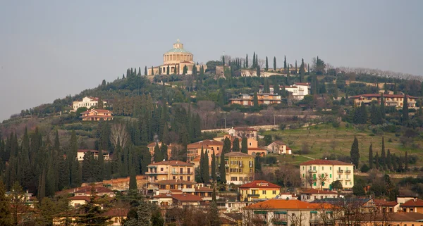 Verona - Santuario della Madonna di Lourdes desde Caste San Pietro —  Fotos de Stock