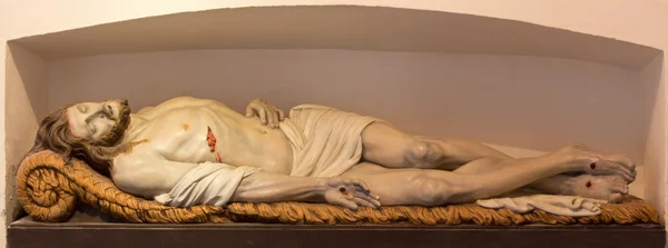 MECHELEN, BELGIQUE - 4 SEPTEMBRE : Statue de Jésus dans le tombeau de l'église Onze-Lieve-Vrouw-va n-Hanswijkbasiliek . — Photo