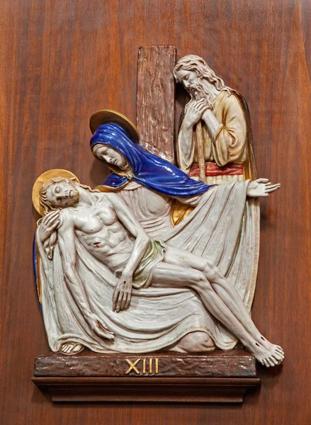 VERONA - JANUARY 28: Pieta. One part of ceramic coss way from st. Nicholas church (Chiesa di San Nicolo) on January 28, 2013 in Verona, Italy. — Stock Photo, Image