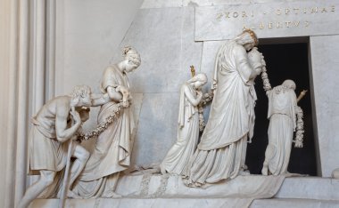 Viyana - 3 Temmuz: marie Türbesi christine kızı maria theresia yaşındaki 1798-1805 tarafından antonio canova augustnierkirche veya augustinus kilise üzerine 3 Temmuz 2013 yılında Viyana.