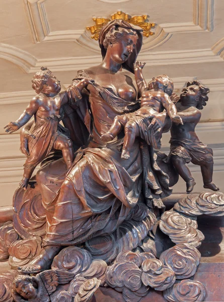 ANTWERP, BELGIUM - SEPTEMBER 5: Carved baroque Madonna in St. Charles Borromeo church on September 5, 2013 in Antwerp, Belgium — Stock Photo, Image