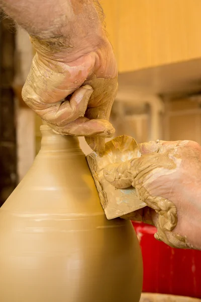 Hands of potter at work — Stock Photo, Image
