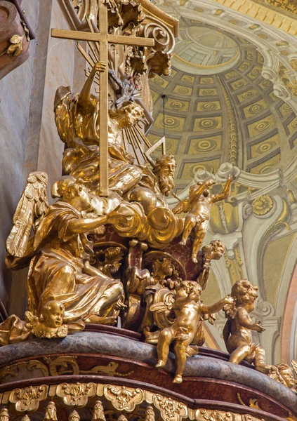 VIENNA - JULY 3: Sculpture of Holy Trinity on the pulpit of baroque st. Peter church or Peterskirche on July 3, 2013 Vienna. — Stock Photo, Image