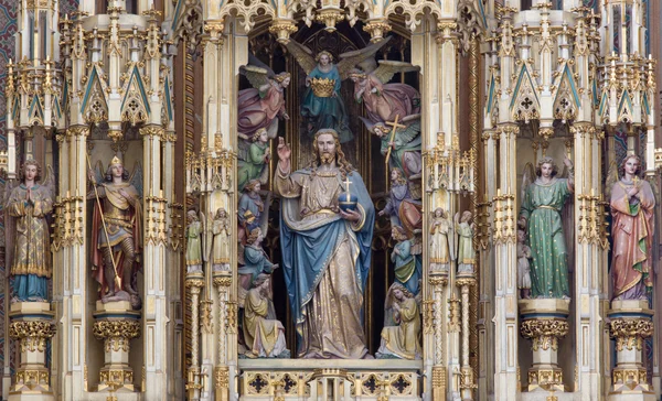 VIENNA - JULY 3: Jesus Christ as king of world statue from wooden main neo gothic altar by Andreas Halbig from years 1856 - 1870 in Augustnierkirche or Augustinus chuch on July 3, 2013 Vienna. — Stock Photo, Image