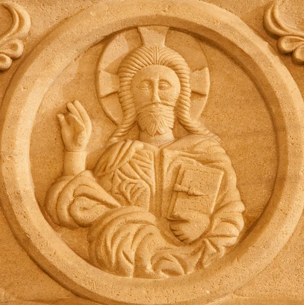 Palermo - 8. April: Relief von Christus dem Pantokrator aus einem der mittelalterlichen Gräber unter der Kathedrale am 8. April 2013 in Palermo, Italien. — Stockfoto