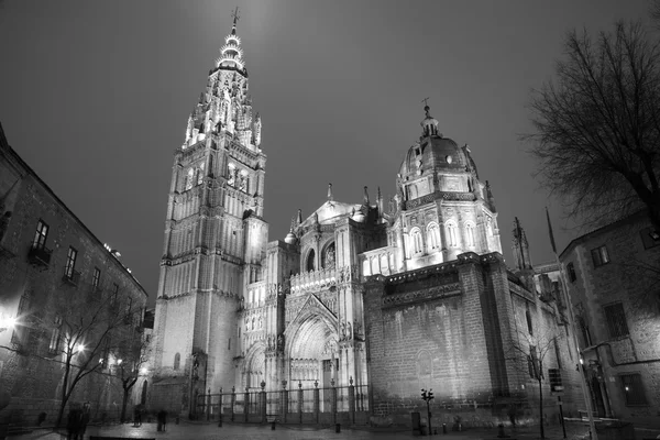 Toledro-大教堂 primada 圣玛丽亚德托莱多在黄昏 — 图库照片