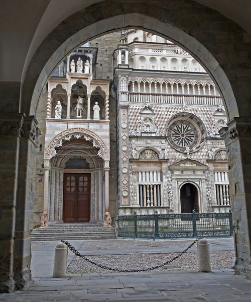 Bérgamo Capilla Colleoni por la catedral de Santa Maria Maggiore en la ciudad alta —  Fotos de Stock