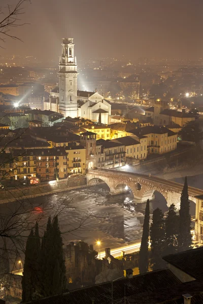 Verona - Pietra bridge and Duomo at night from Castel san Pietro — Stock Photo, Image