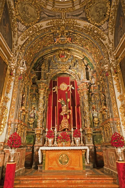 MADRID - MARCH 10: Side altar and statue of Santisimo Cristo de la buena muerte from church San Isidoro on March 10, 2013 in Madrid. — Stock Photo, Image