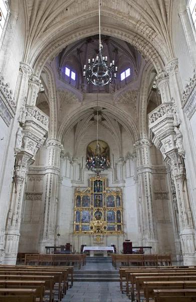TOLEDO - 8 DE MARZO: Interior gótico del Monasterio San Juan de los Reyes o Monasterio de San Juan de los Reyes en Toledo, España . —  Fotos de Stock