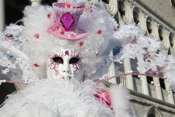 Máscara vermelha do carnaval de Veneza — Fotografia de Stock