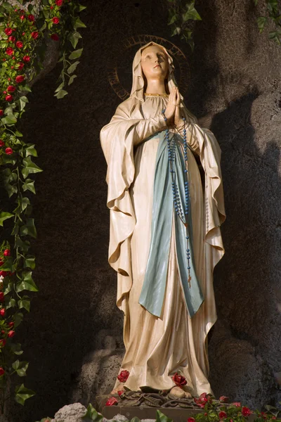 Hl. Mary from Lourdes in Vienna church — Stock Photo, Image
