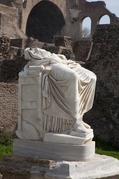 ROME, MARCH - 23: Ancient statue from Atrium Vestae in Forum Romanum, March 23, 2012 in Rome, Italy — Stock Photo, Image