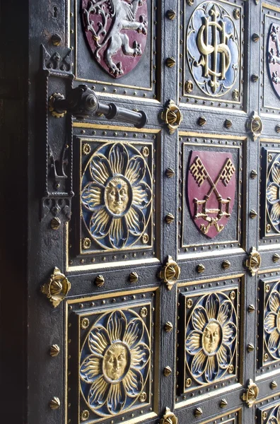 Puerta de la catedral gótica en vysehrad en prague — Foto de Stock