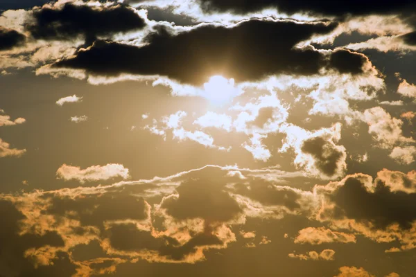 Paisagem nebulosa do pôr do sol — Fotografia de Stock