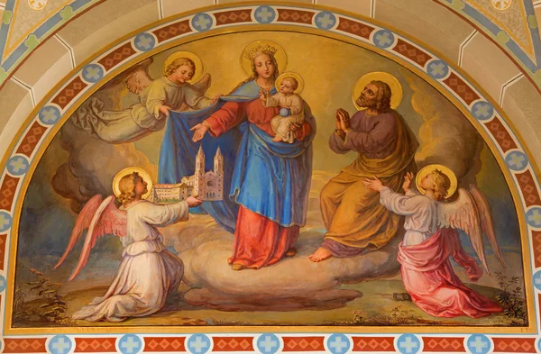 VIENNA, ÁUSTRIA - FEVEREIRO 17, 2014: Fresco de Madonna no céu por Josef Kastner de 1906 - 1911 na igreja carmelita em Dobling . — Fotografia de Stock