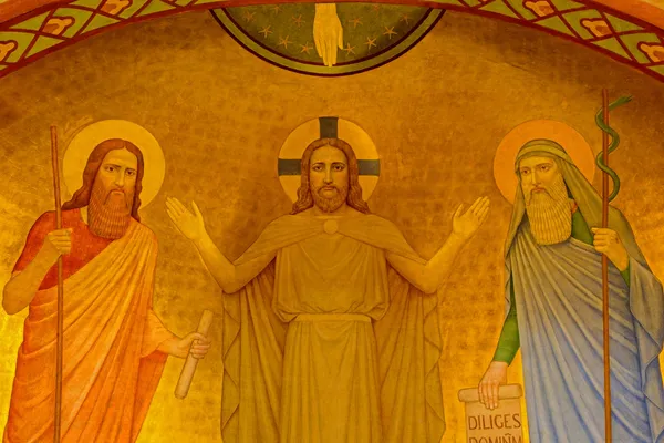 VIENA, ÁUSTRIA - FEVEREIRO 17, 2014: Fresco de Jesus com o Moisés e Elias por P. Verkade (1927) do altar lateral na igreja carmelita em Dobling . — Fotografia de Stock