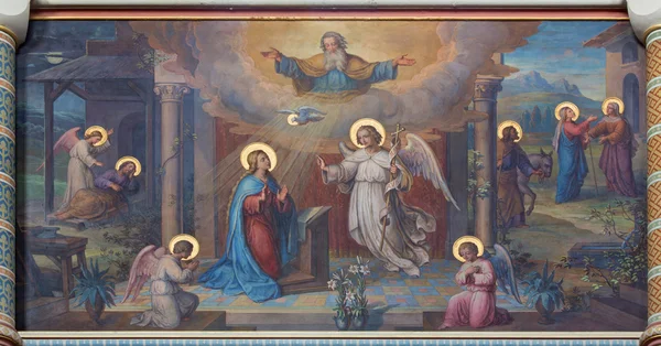 VIENNA, AUSTRIA - FEBRUARY 17, 2014: Annunciation scene. Fresco by Josef Kastner from 1906 - 1911 in Carmelites church in Dobling. — Stock Photo, Image