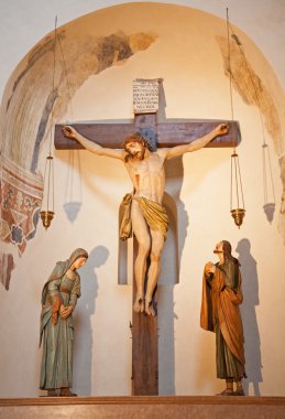 Verona, İtalya - 28 Ocak 2013: çarmıha germe 18. cent. Kilise san fermo maggiore içinde.