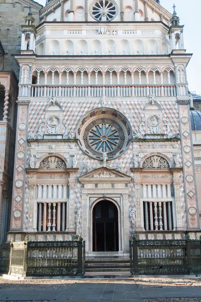 Bergamo - Portal of Colleoni chapel by cathedral Santa Maria Maggiore in upper town — Stock Photo, Image