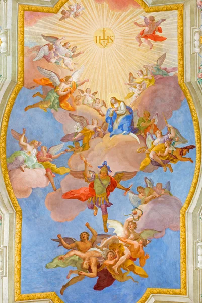 VIENA, ÁUSTRIA - FEVEREIRO 17, 2014: Virgem Maria no céu. Fresco sobre o presbitério no teto da igreja barroca de S. Annes por Daniel Gran a partir do ano 1751 . — Fotografia de Stock