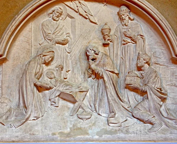 VIENA, AUSTRIA - 17 DE FEBRERO DE 2014: El alivio de la Natividad por Ludwig Schadler en la iglesia Carmelitas en Dobling . —  Fotos de Stock