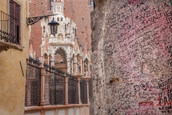Verona - detalhe de parede — Fotografia de Stock